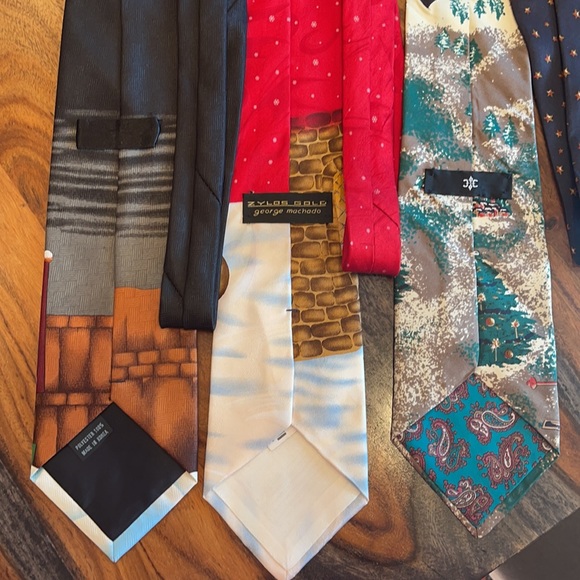 3-Christmas Neck Ties Extremely Beautiful - Picture 3 of 3